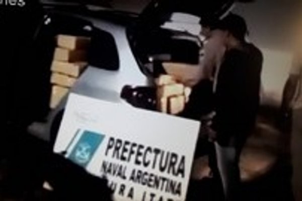 Incautan 726 kilos de marihuana que era trasladada en un auto con pedido de captura