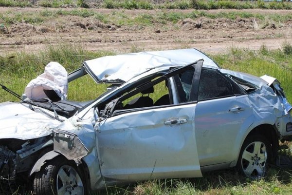 Esquina: Una mujer de 67 años falleció tras el despiste y vuelco de un auto sobre Ruta 12