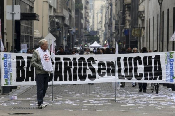 Revés judicial para Macri: Ordenan pagar la paritaria de bancarios