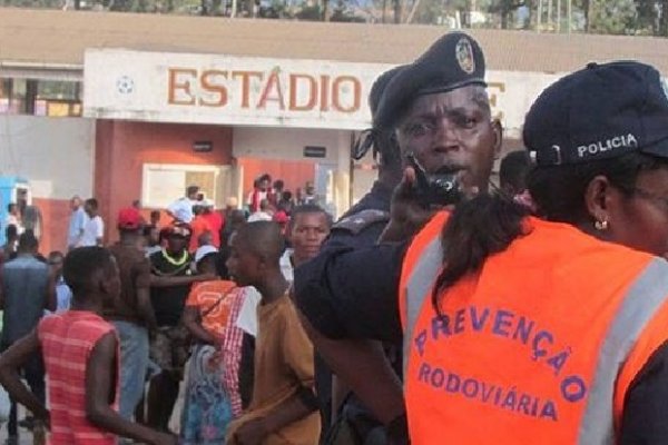 Angola: 17 muertos en una estampida en un estadio de fútbol