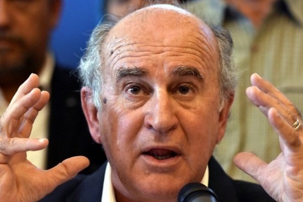 Parrilli: El responsable de las escuchas es Macri, es un espiador serial