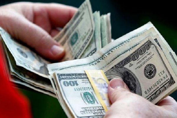 El dólar bajó cinco centavos y cerró en $ 15,76, el valor más bajo del año