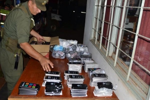 Corrientes: Gendarmería incautó 200 celulares de alta gama