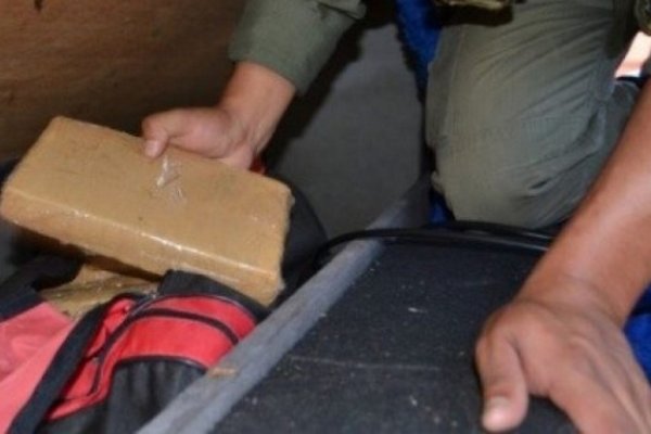 Transportaba 13 kilos de cocaína en micro de larga distancia