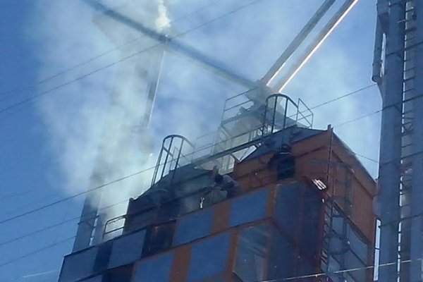 Bomberos combatieron incendio de secadero de arroz en Santa Lucía