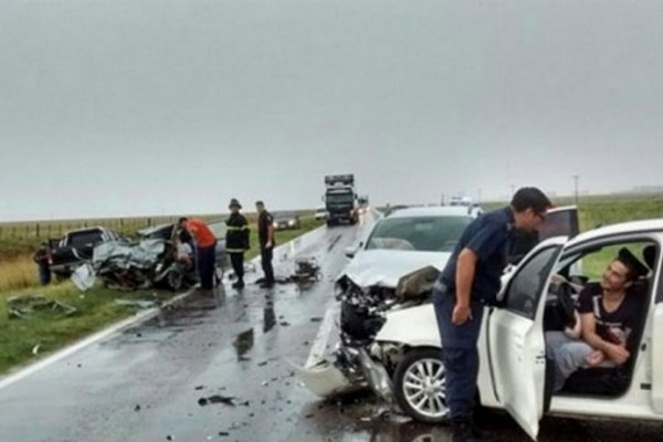 Feriado trágico: Mujer y su hija mueren tras un choque múltiple