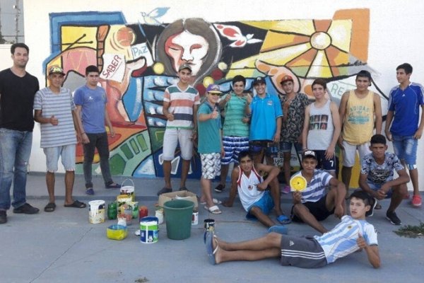 Jóvenes de la CET realizaron el Mural de de la Inclusión