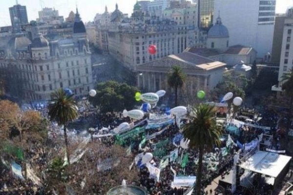 Gremios convocarían a un paro general para dentro de un mes