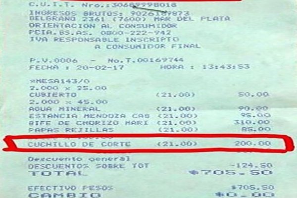 Insólito: le cobraron $200 en un restaurante por pedir un cuchillo que cort