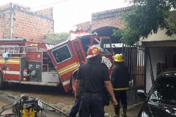 El conductor del autobomba será trasladado al Hospital Llano