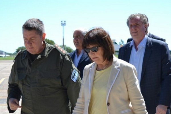 Bullrich llegó a Corrientes tras megaoperativo de Gendarmería