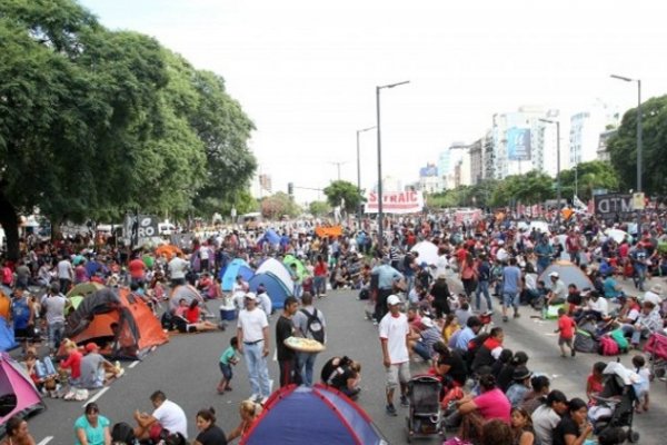 El Gobierno nacional enfrenta un largo día de protestas