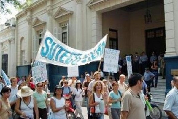 Docentes correntinos contra el Gobierno: convocan a una asamblea en plaza 25 de Mayo