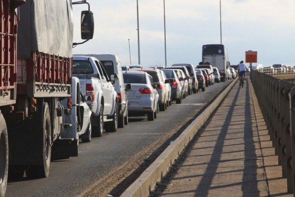 Tránsito con demoras en el puente General Belgrano