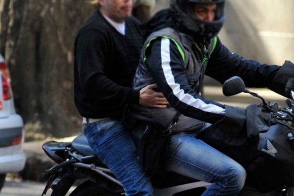 Violento ataque de motochorros a una docente en el B° Yapeyú