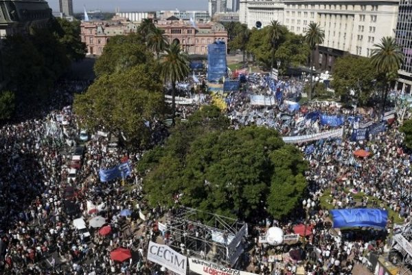 Se conmemoró el Día de la Memoria en una Plaza de Mayo colmada