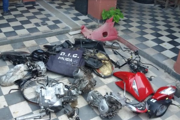 Incautaron motopartes abandonados en un baldío del Molina Punta