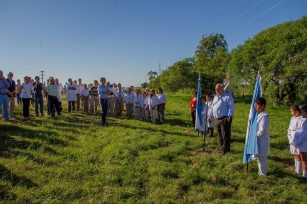 Colombi habilitó una nueva carrera terciaria e inauguró obras de tendido eléctrico