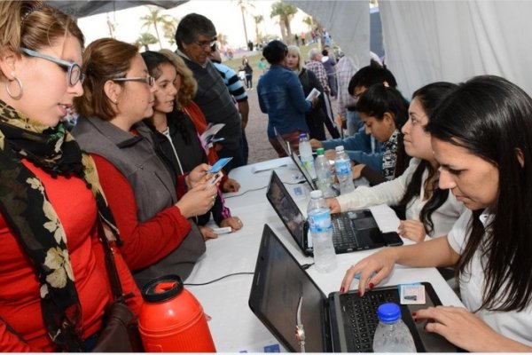 Recesión en Corrientes: Tarjetas y financieras minimizan requisitos y salen a buscar más clientes