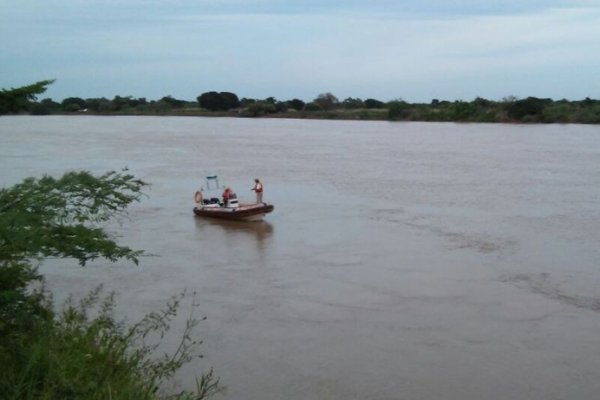 Goya: Un joven quiso salvar a su sobrina de 6 años y los dos desaparecieron en el río Corrientes