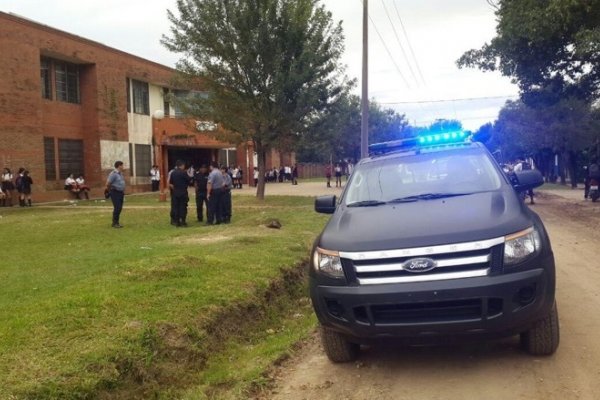 La Policía se reunió con directivos de la Escuela René Favaloro por casos de violencia escolar