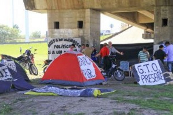 Por presiones de la Jefatura, levantaron el acampe policial