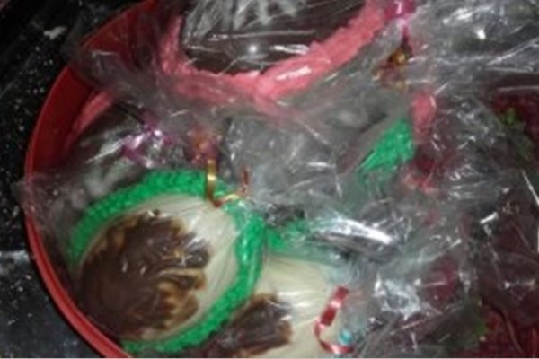 Robó un bolso con huevos de pascuas en un colectivo