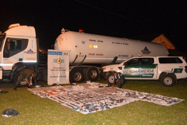 Millonario golpe al contrabando en Corrientes: Secuestraron bienes electrónicos de un camión