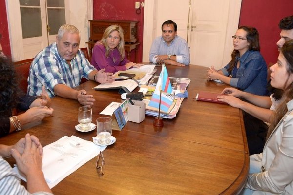 Ríos presentó a la Asociación de Inquilinos el proyecto para la creación de una oficina municipal