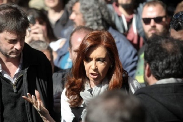 Acusan al Gobierno de fogonear las causas contra Cristina