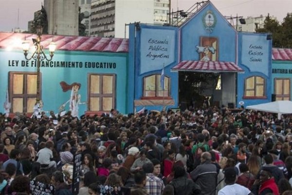 La escuela itinerante seguirá frente al Congreso hasta el 5 de mayo