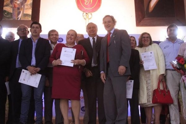 En emotiva ceremonia ELI   premió a quienes educan con el ejemplo