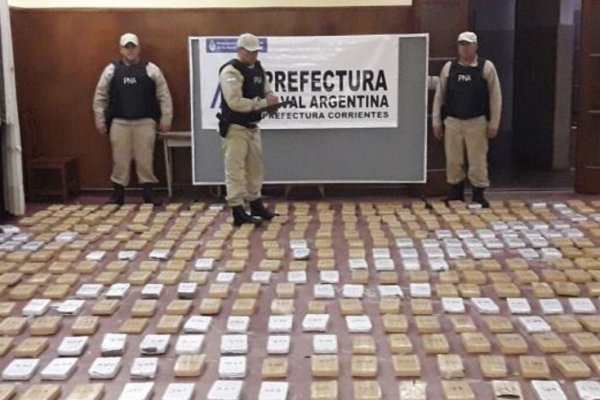 Corrientes: Narcos descargaron y abandonaron casi 700 kilos de marihuana a orillas del Paraná