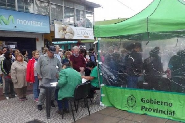 Capital: Comenzó la campaña de vacunación en la plaza Vera