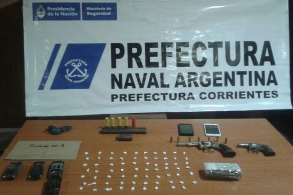 Narcomenudeo en Corrientes: Detuvieron a dos personas y secuestraron drogas y armas