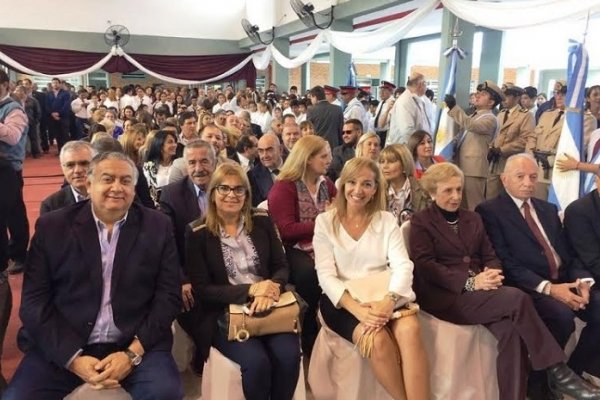 Diputados en la inauguración del edificio propio de la Escuela Nocturna Dalma Lemos de Mancini