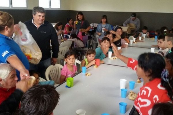 La Municipalidad de Corrientes asiste a 120 familias evacuadas en nueve centros comunales