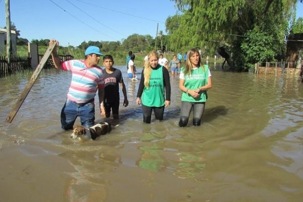 Salud continúa asistiendo a familias afectadas por la inundación