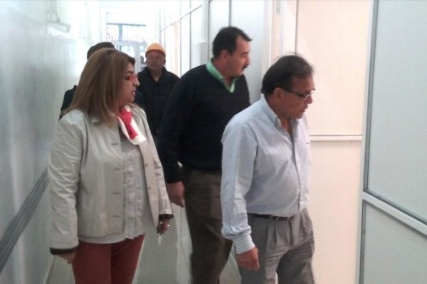 El ministro Cardozo recorrió las obras del Hospital Ángela Llano