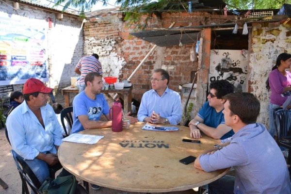 Tassano promete acondicionar los lugares públicos en los barrios