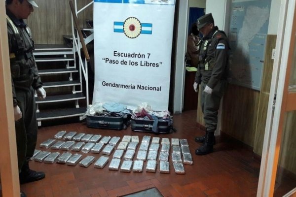 Detienen a una mujer que transportaba marihuana