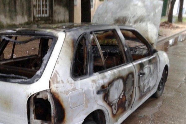 Hallaron quemado el auto que fue robado de una casa del B° San José