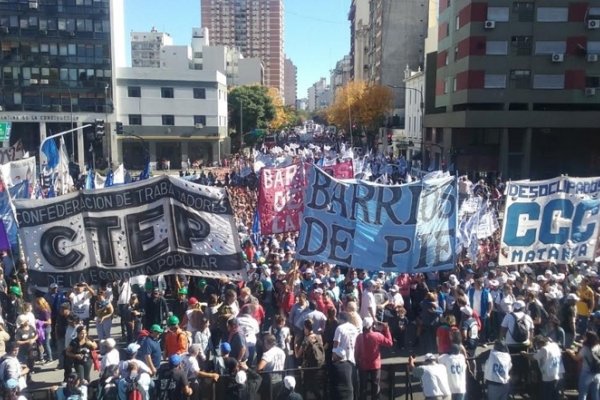 Más de 70.000 trabajadores marcharon por Tierra, Techo y Trabajo