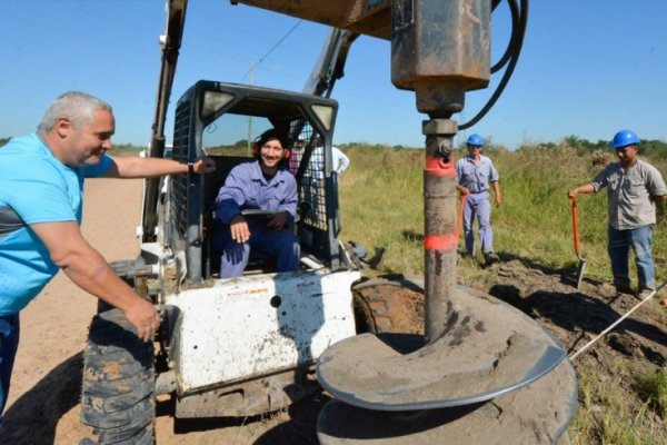 Ríos activó la construcción de un nuevo sistema de alumbrado público en acceso por Ruta 12 al B° Pirayuí