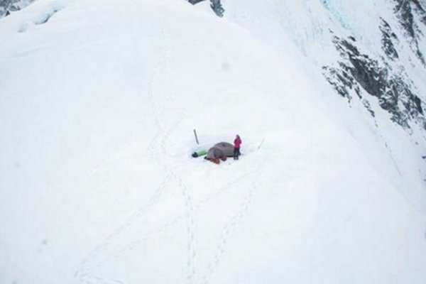 Una montañista argentina quedó atrapada en el monte Logan