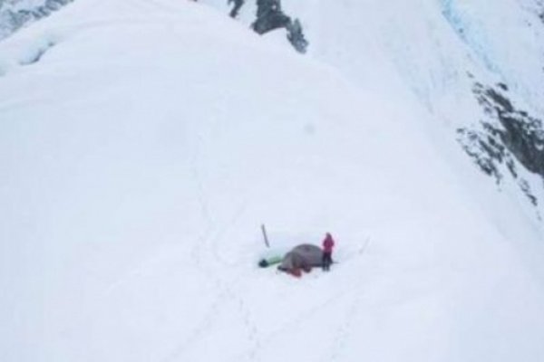 Una argentina está atrapada sola a 3.000 metros de altura en una montaña en Canadá