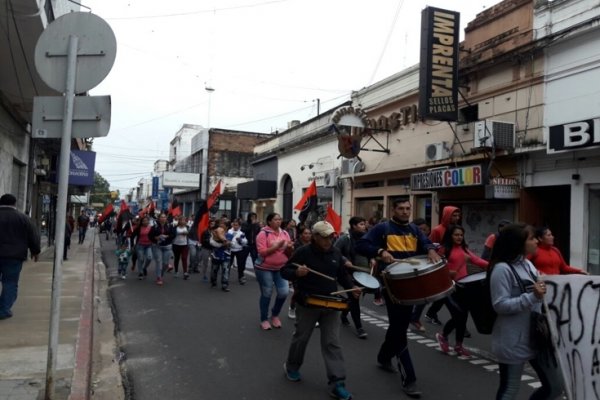 Protesta en Corrientes para pedir asistencia para los afectados por las inundaciones