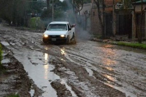 Robaron en una casa y quedaron empantanados: Los atrapó la policía