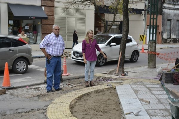 Ríos y Any Pereyra supervisan construcción de veredas inclusivas