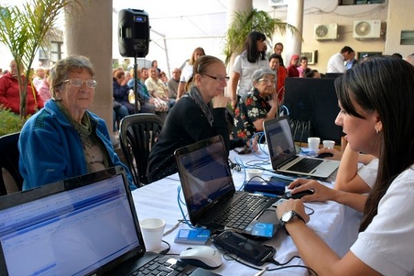 Ya entregaron más de 4.700 SUBE a adultos mayores de 70 años